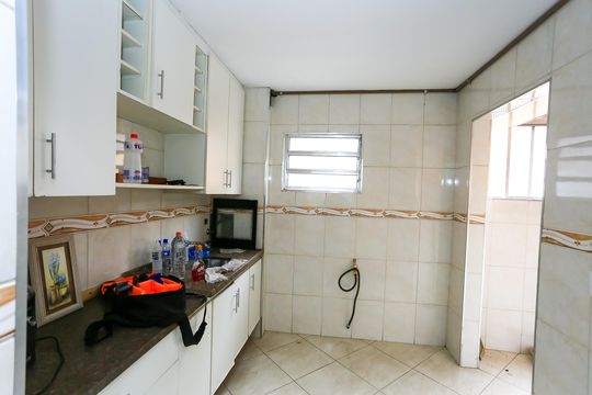 cozinha de apartamento à venda com 2 quartos, 57m² em Parque Pinheiros, Taboão da Serra