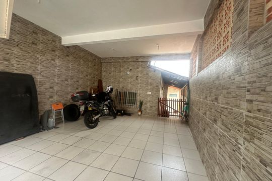 Garagem de casa à venda com 2 quartos, 210m² em São Pedro, Santana de Parnaíba