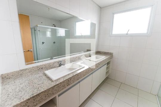 Banheiro 1 de apartamento para alugar com 4 quartos, 250m² em Jardim das Nações, Taubaté