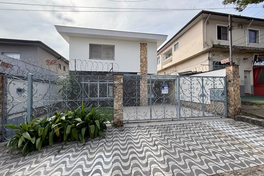 Fachada  de casa à venda com 4 quartos, 215m² em Jardim Aeroporto, São Paulo