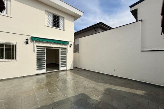 Quintal   de casa à venda com 4 quartos, 215m² em Jardim Aeroporto, São Paulo