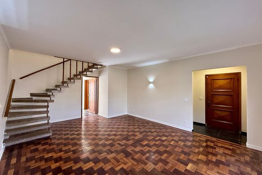 Sala de casa à venda com 4 quartos, 215m² em Jardim Aeroporto, São Paulo