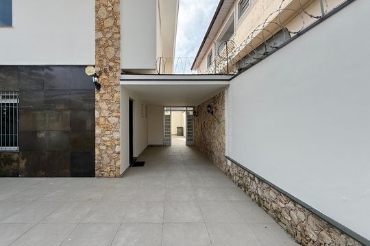 Garagem  de casa à venda com 4 quartos, 215m² em Jardim Aeroporto, São Paulo