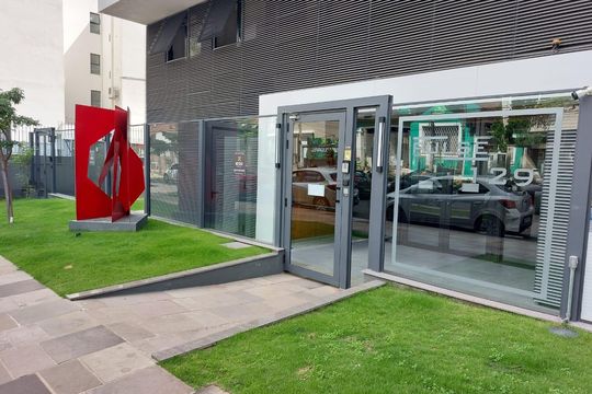 Entrada de apartamento à venda com 1 quarto, 50m² em Auxiliadora, Porto Alegre