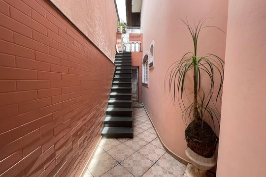 Corredor de casa à venda com 3 quartos, 180m² em Jardim das Vertentes, São Paulo