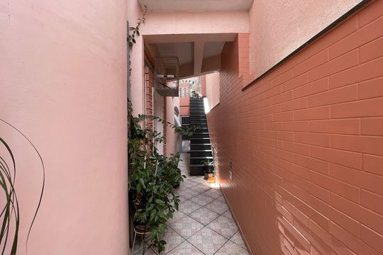 Corredor de casa à venda com 3 quartos, 180m² em Jardim das Vertentes, São Paulo