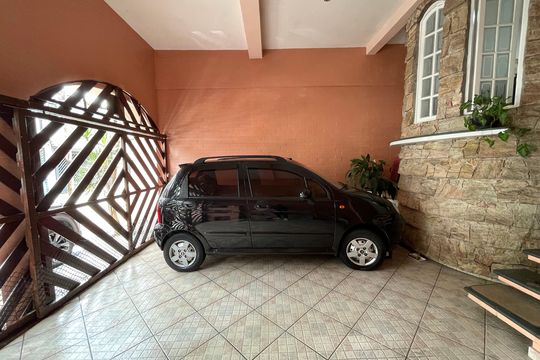 Garagem de casa à venda com 3 quartos, 180m² em Jardim das Vertentes, São Paulo