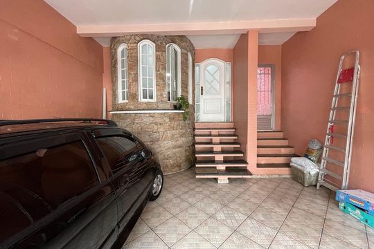 Garagem de casa à venda com 3 quartos, 180m² em Jardim das Vertentes, São Paulo