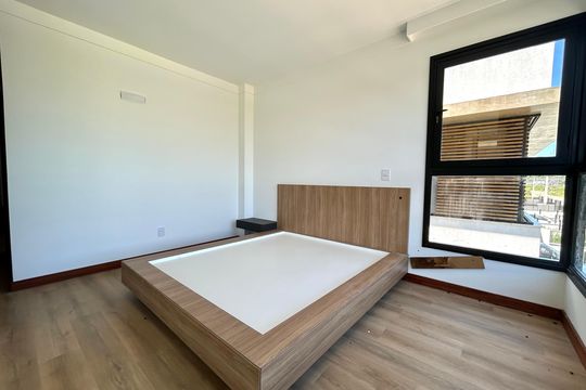 Suíte  de casa para alugar com 3 quartos, 160m² em Autódromo, Florianópolis