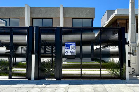 Fachada de casa para alugar com 3 quartos, 160m² em Autódromo, Florianópolis