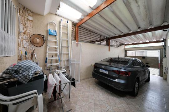 Garagem de casa à venda com 2 quartos, 100m² em Vila Uniao (zona Leste), São Paulo