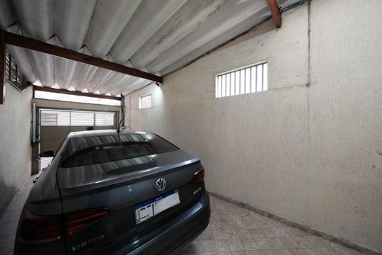 Garagem de casa à venda com 2 quartos, 100m² em Vila Uniao (zona Leste), São Paulo
