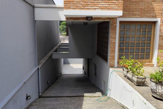 Área externa de casa para alugar com 3 quartos, 400m² em Horto Florestal, São Paulo
