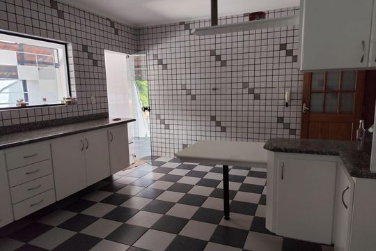 Cozinha de casa para alugar com 3 quartos, 400m² em Horto Florestal, São Paulo