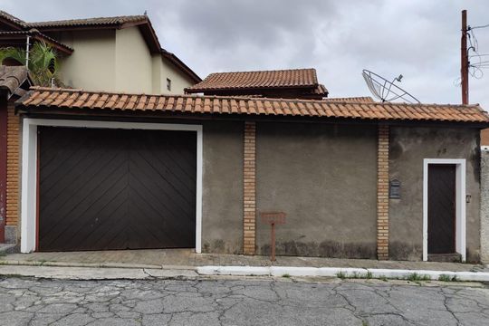 Fachada de casa para alugar com 3 quartos, 400m² em Horto Florestal, São Paulo