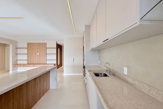 Cozinha de apartamento à venda com 3 quartos, 125m² em Santo Amaro, São Paulo