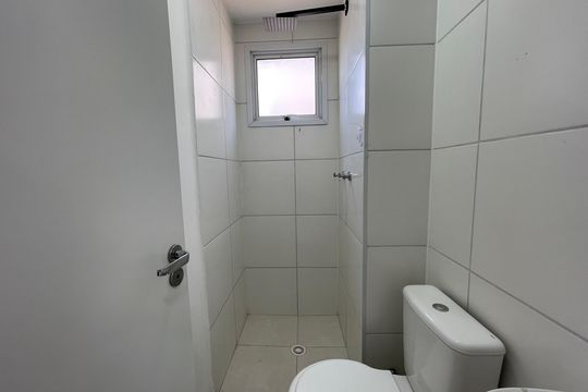 Banheiro de apartamento para alugar com 2 quartos, 57m² em Jaguaré, São Paulo