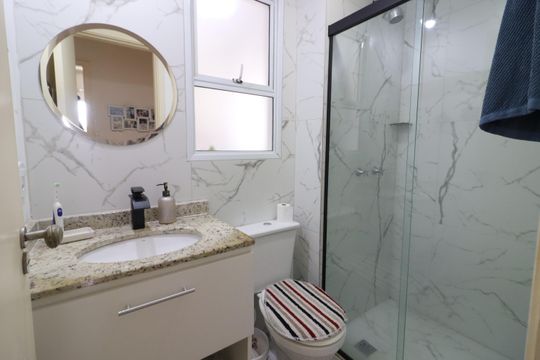 Banheiro 2 de apartamento à venda com 2 quartos, 57m² em Umuarama, Osasco
