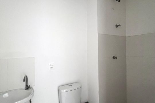 Banheiro  de apartamento à venda com 1 quarto, 32m² em Sacomã, São Paulo
