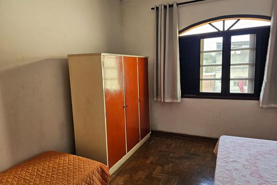 Quarto de casa à venda com 5 quartos, 304m² em Jardim Miriam, São Paulo