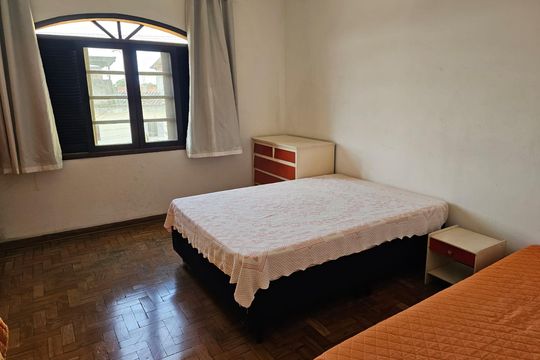 Quarto de casa à venda com 5 quartos, 304m² em Jardim Miriam, São Paulo