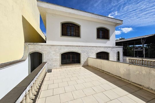 Área externa de casa à venda com 5 quartos, 304m² em Jardim Miriam, São Paulo