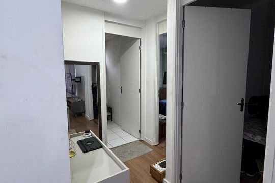 Corredor de apartamento à venda com 2 quartos, 45m² em Parque Ipe, São Paulo