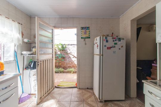 Cozinha de casa à venda com 2 quartos, 70m² em Vila Nova, Porto Alegre