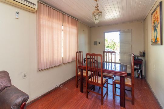 Casa à venda com 2 quartos, 70m² em Vila Nova, Porto Alegre