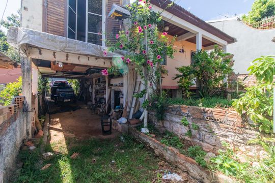 Garagem de casa à venda com 2 quartos, 70m² em Vila Nova, Porto Alegre