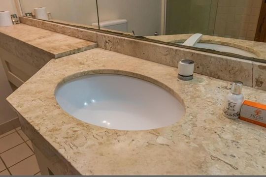 Banheiro de kitnet/studio para alugar com 1 quarto, 54m² em Alphaville, Barueri