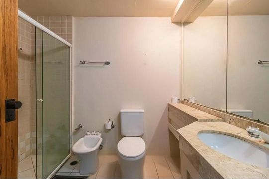 Banheiro de kitnet/studio para alugar com 1 quarto, 54m² em Alphaville, Barueri