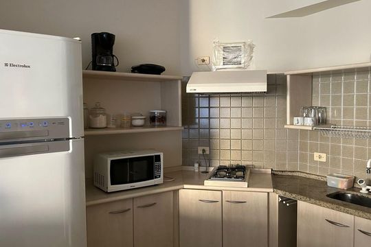 Cozinha de kitnet/studio para alugar com 1 quarto, 54m² em Alphaville, Barueri