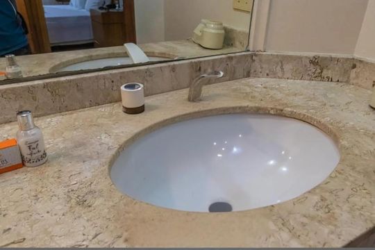 Banheiro de kitnet/studio para alugar com 1 quarto, 54m² em Alphaville, Barueri