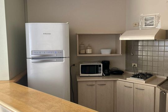 Cozinha de kitnet/studio para alugar com 1 quarto, 54m² em Alphaville, Barueri