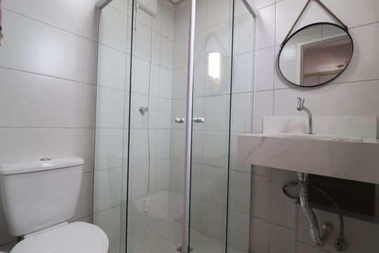 Banheiro Quarto 1 suíte de apartamento à venda com 2 quartos, 62m² em Parque Sao Vicente, Santo André