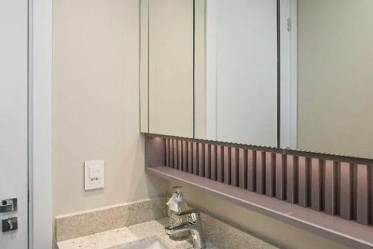 Banheiro de apartamento à venda com 2 quartos, 74m² em São Sebastião, Porto Alegre