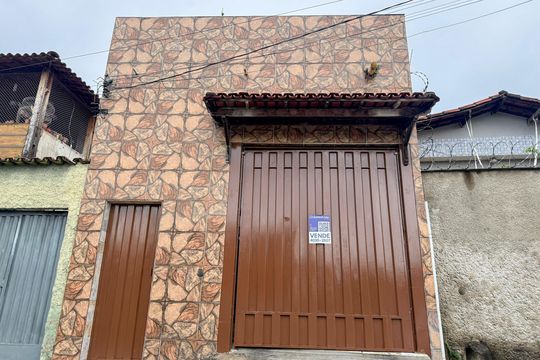 Fachada de casa à venda com 3 quartos, 130m² em Kennedy, Contagem