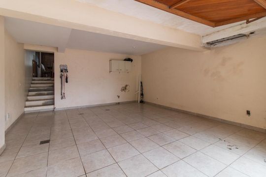 Garagem de casa à venda com 3 quartos, 181m² em Ipanema, Porto Alegre