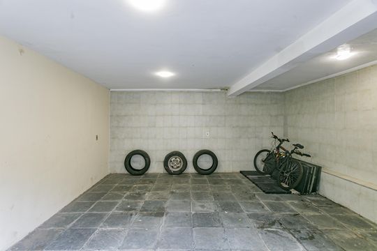 Garagem de casa à venda com 4 quartos, 220m² em Aclimação, São Paulo