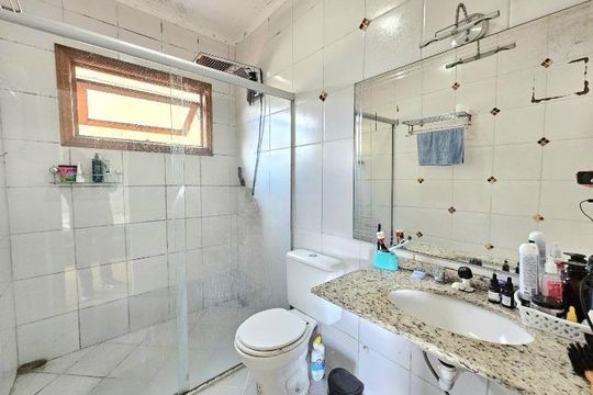 Banheiro 1 de casa para alugar com 3 quartos, 150m² em Estância Velha, Canoas
