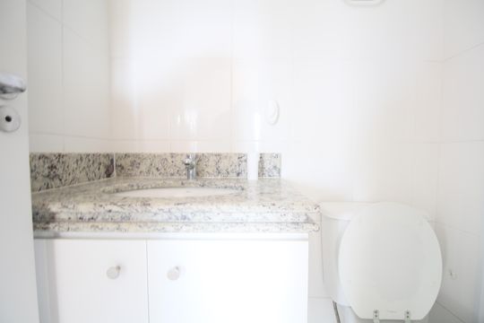 Banheiro  de apartamento para alugar com 2 quartos, 79m² em Jardim Colombo, São Paulo
