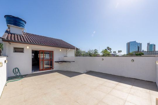 Área Externa de casa para alugar com 3 quartos, 306m² em Menino Deus, Porto Alegre