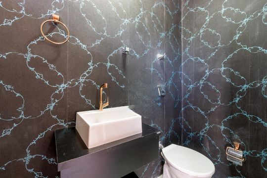 Banheiro 3 de casa para alugar com 3 quartos, 306m² em Menino Deus, Porto Alegre