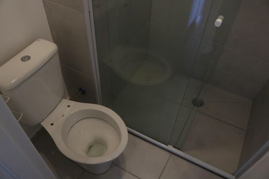 Banheiro de apartamento à venda com 1 quarto, 29m² em Barra Funda, São Paulo