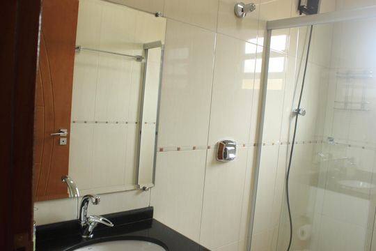 Banheiro social  de casa à venda com 3 quartos, 280m² em Jardim Rosa de Franca, Guarulhos