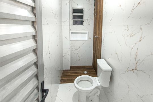 Banheiro de kitnet/studio para alugar com 2 quartos, 35m² em Vila Rubi, São Paulo