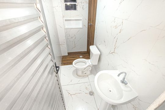 Banheiro de kitnet/studio para alugar com 2 quartos, 35m² em Vila Rubi, São Paulo