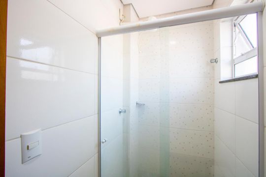 Banheiro social de apartamento à venda com 2 quartos, 118m² em Vila Bela Vista, Santo André