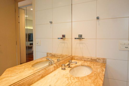 Banheiro da Suíte 1 de apartamento à venda com 3 quartos, 129m² em Real Parque, São Paulo